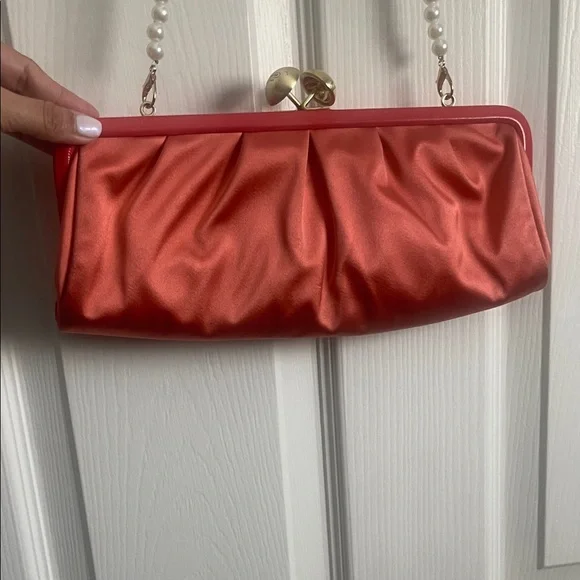 Coach Coral Amanda Satin Darcy Kiss Lock Clutch w/unbranded pearl strap - Picture 12 of 17